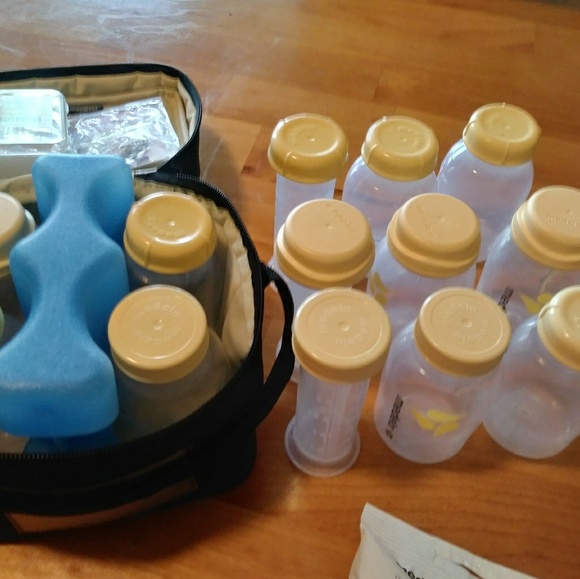 Medela Breastpump & Bag (w/featured accessories) - Picture 5 of 7